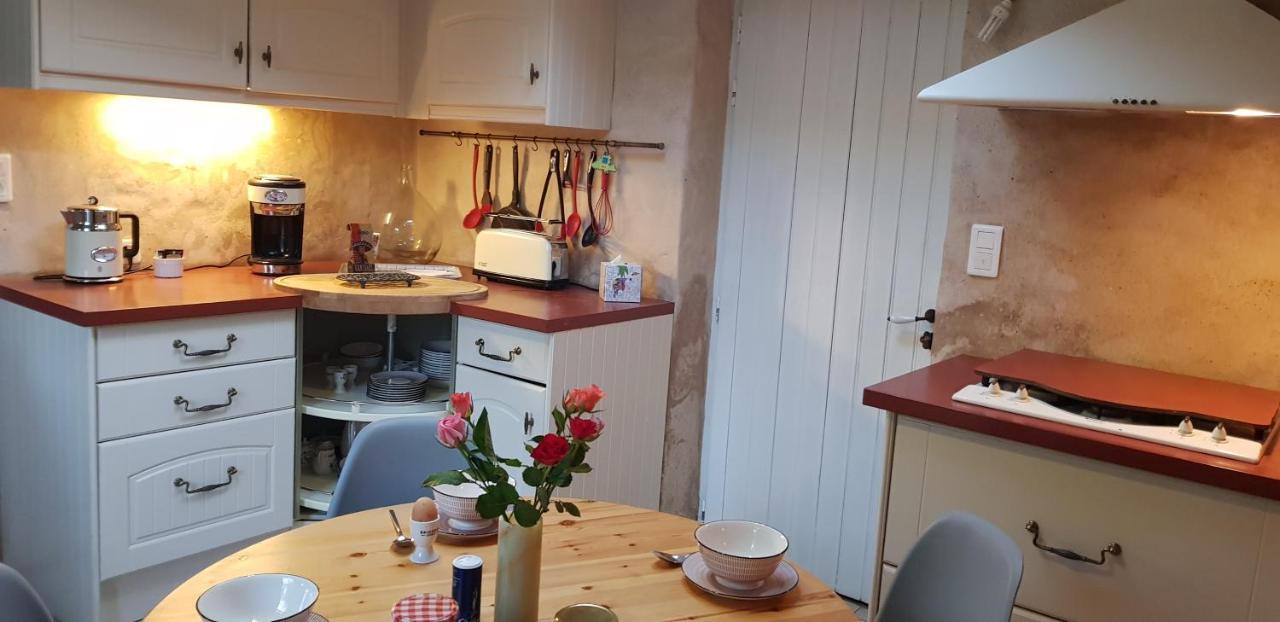 Maison Chaleureuse Et Familiale. Nalliers  Exteriör bild
