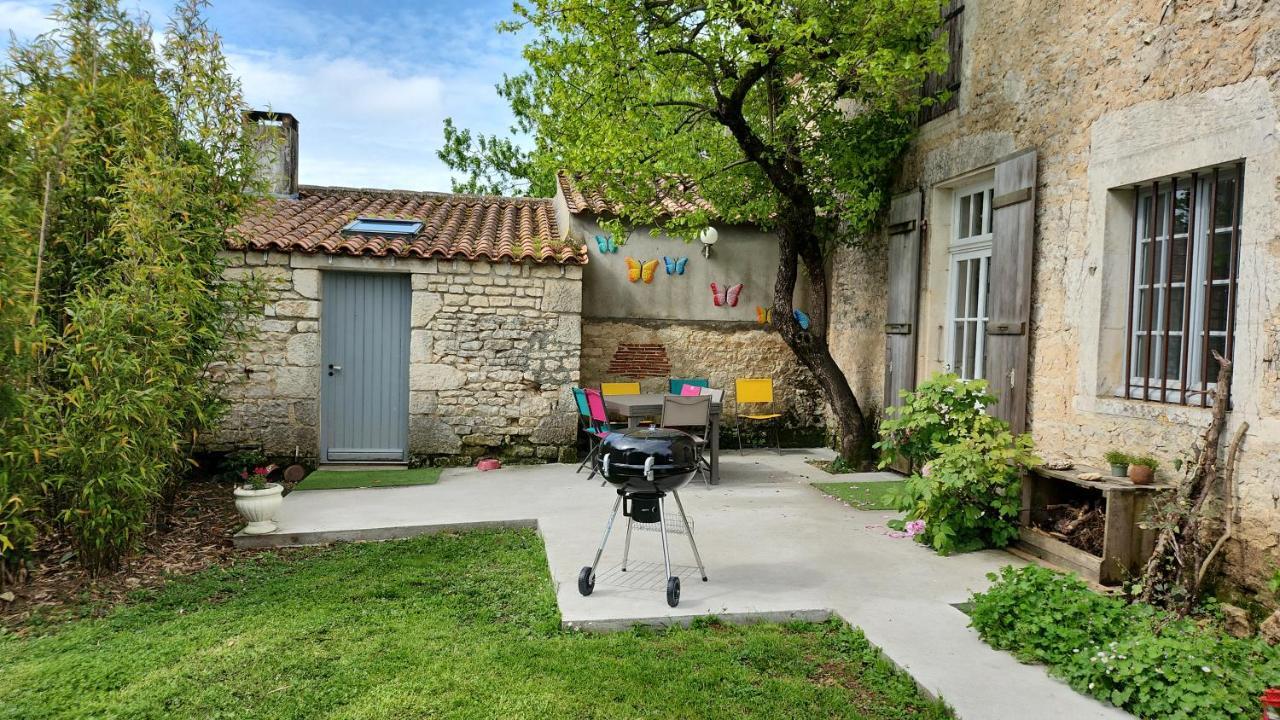 Maison Chaleureuse Et Familiale. Nalliers  Exteriör bild